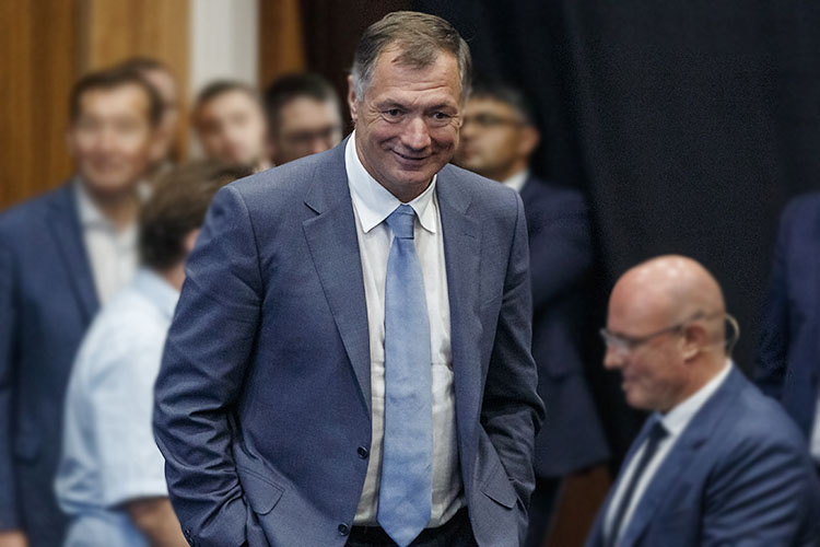 Марат Хуснуллин: «У нас есть ряд регионов, которые не в состоянии ничего выполнять. Но это губернаторы, у каждого аппарат, он приходит ко мне на встречу, к президенту, занимает наше время! Поэтому я считаю, что нужно укрупнять регионы»