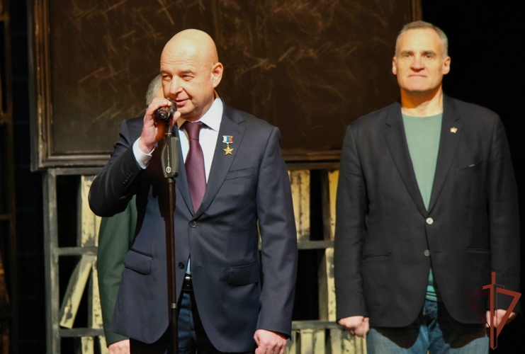 Детей росгвардейцев-участников СВО поздравили с наступающим Новым годом в Александринском театре