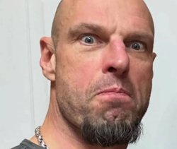 Мужчина работал не только музыкальным продюсером, но и журналистом