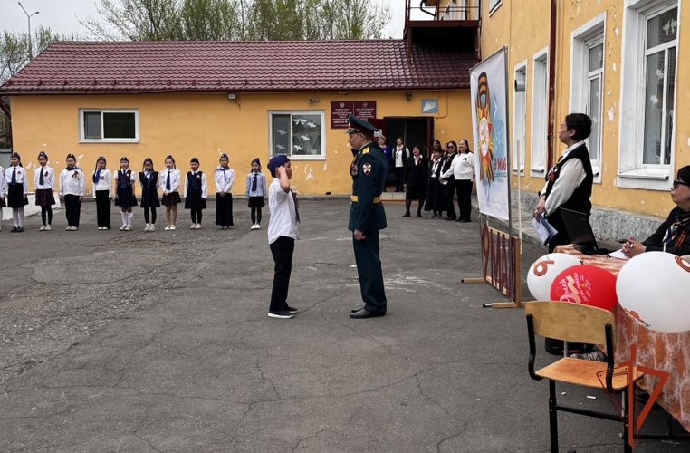 Офицер Росгвардии выступил главным судьей смотра-конкурса в кызылской школе