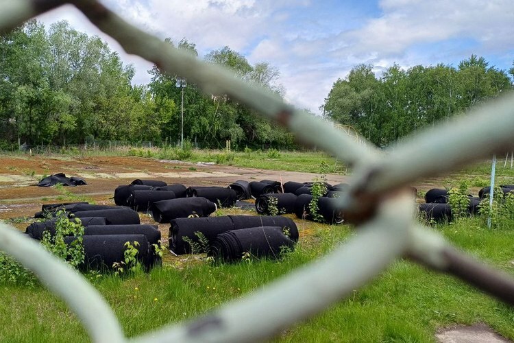 На площадке появились первые стройматериалы