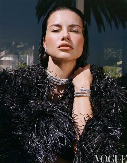 Адриана Лима в китайском Vogue, 2025 год