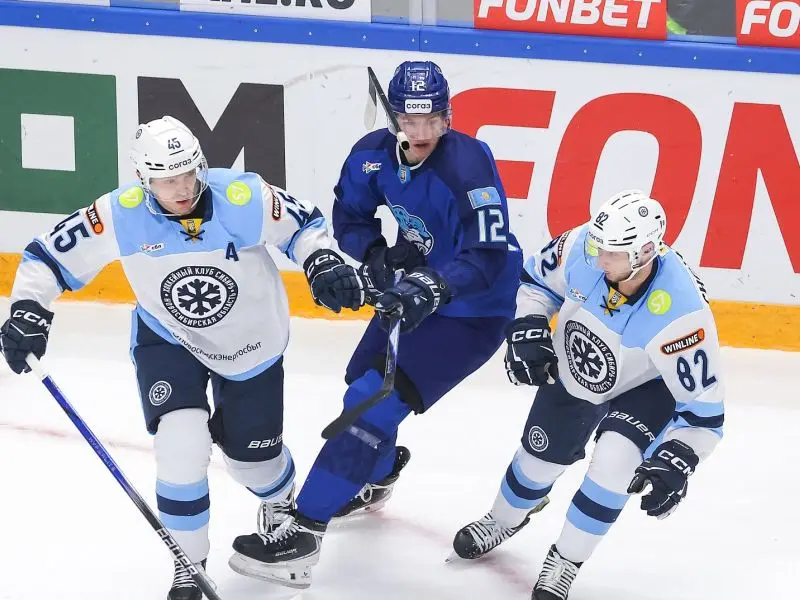 Последний матч выездной серии новосибирские хоккеисты провели в Астане. Основное и дополнительное время не выявило сильнейшего, поэтому судьба матча решилась в серии буллитов.