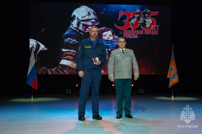 В преддверии профессионального праздника – Дня пожарной охраны России в столице Ямала прошел праздничный концерт