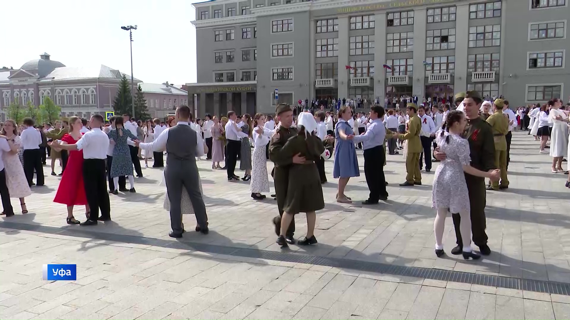 В Вальсе Победы в Уфе приняли участие более 1200 человек