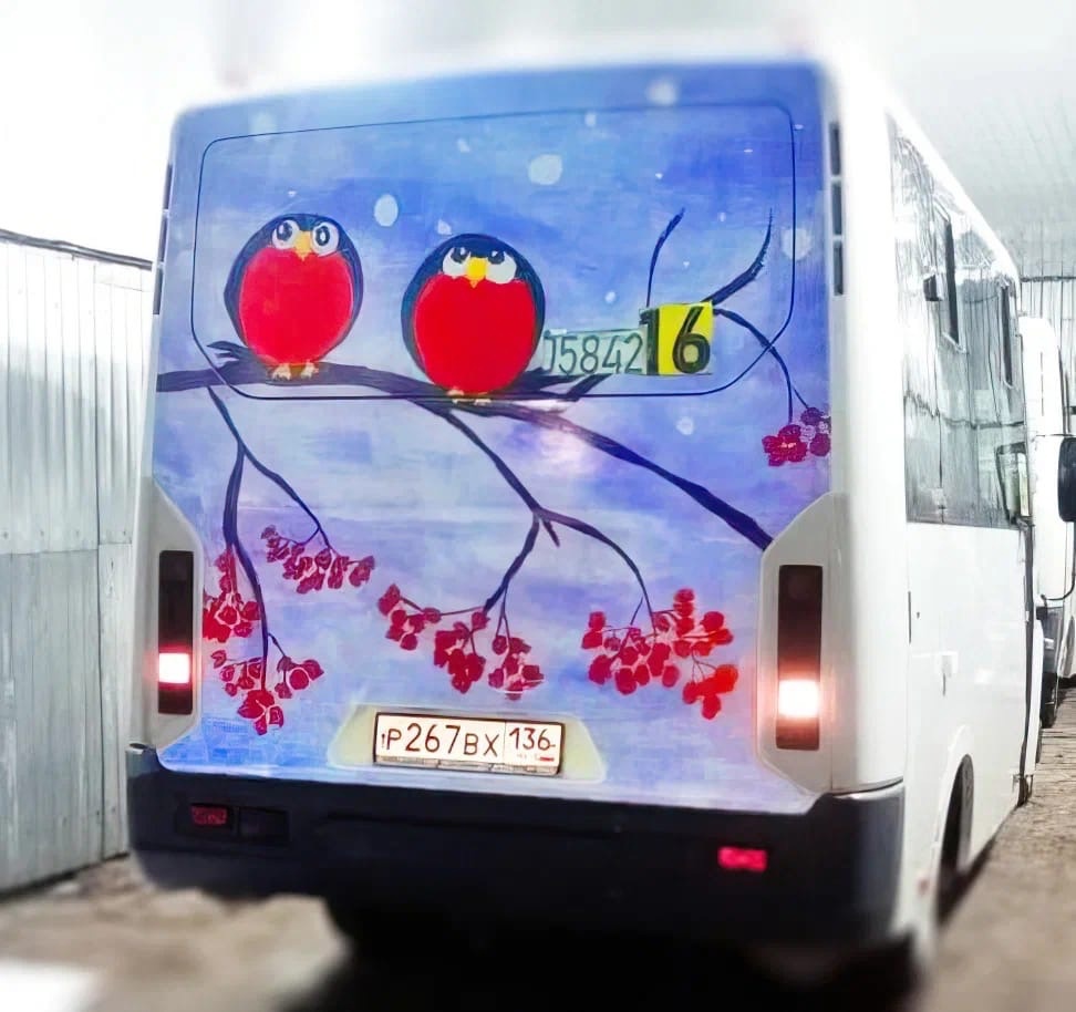 Маршрут 9 воронеж. Украсить автобус на новый год. Рисунки на новый. Новогодний микроавтобус. Украшенный автобус.