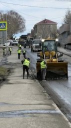 В течение дня подрядные организации вели комплексную уборку Петропавловска-Камчатского 3