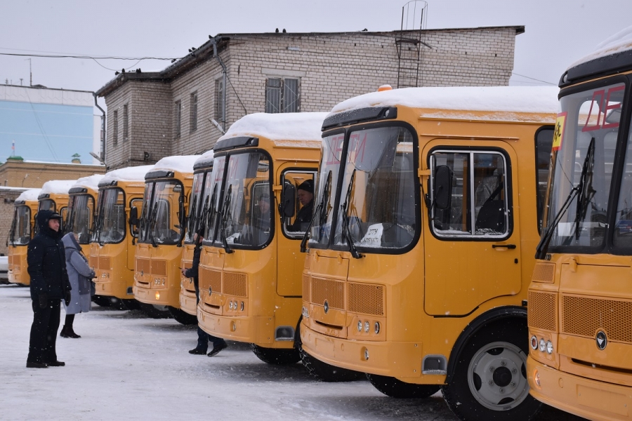 Школы региона получили новый транспорт для перевозки детей