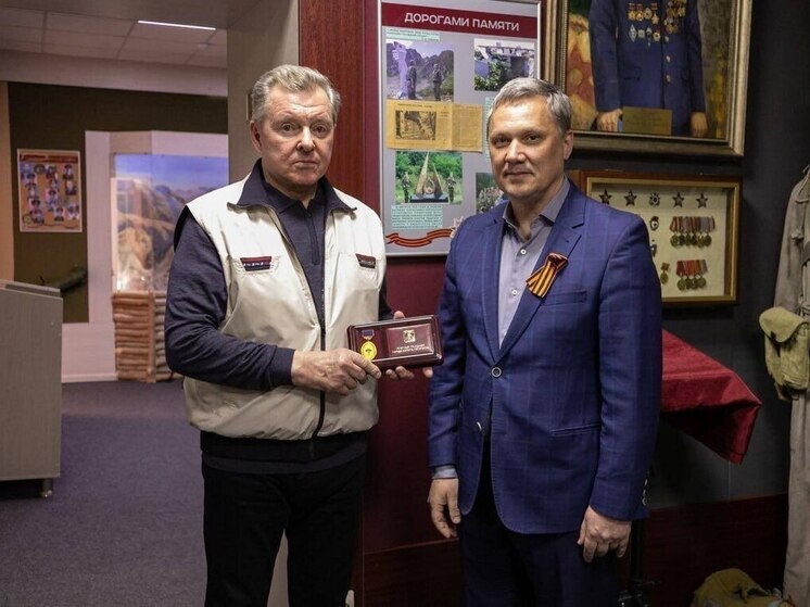 Сын ветерана ВОВ, Герой России Олег Белавенцев передал музею Пятигорска награду отца
