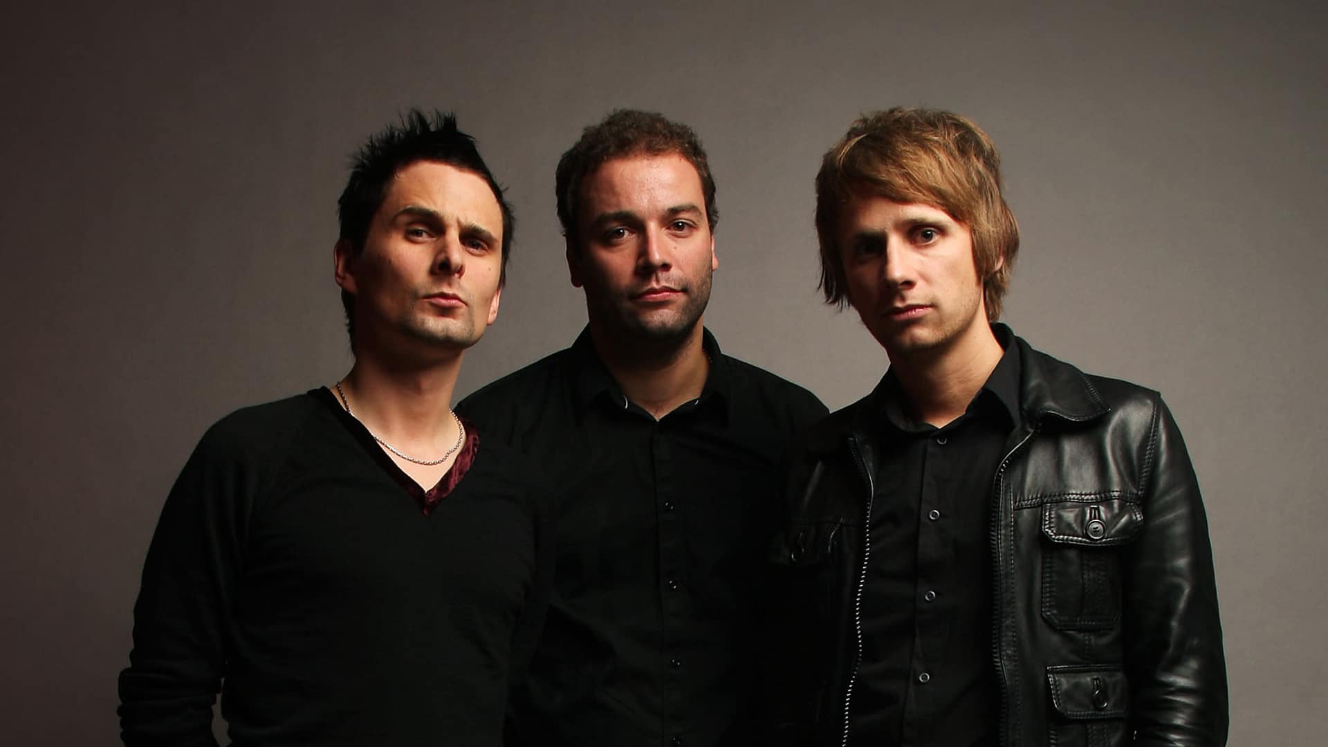 M ue. Группа Muse. Muse 2022. Muse фото. Muse Panic Station.