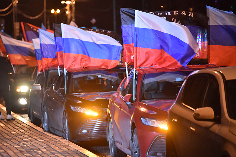 «Во время Великой Отечественной войны, уже через год после ее начала, страна подхватила десятки новых песен. Сейчас прошло уже четыре года. Назовите мне хоть одну песню об СВО, которую поет народ. Не-ту!»