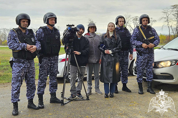Сотрудники вневедомственной охраны Росгвардии приняли участие в съемке праздничного телесюжета