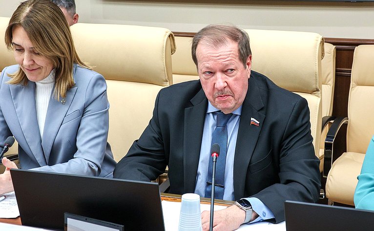 Александр Русаков