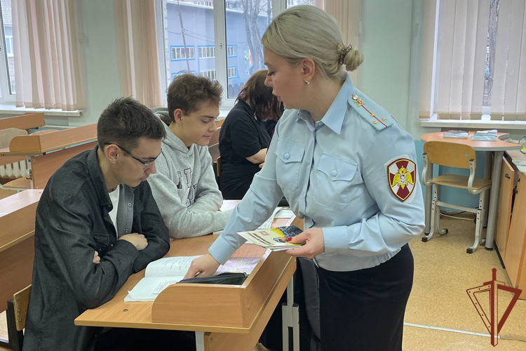 Военнослужащие и сотрудники Уральского округа Росгвардии провели мероприятия в рамках Года защитника Отечества