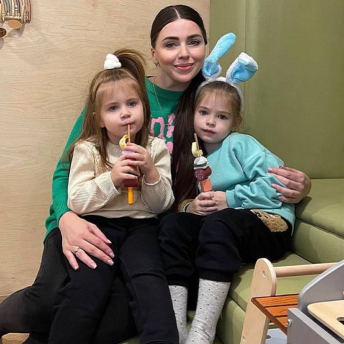 Рапунцель с кем сейчас. Вторая дочка дмитренко и ольги рапунцель. Сестры рапунцель дом 2. Рапунцель с кем сейчас. Рапунцель с кем сейчас.