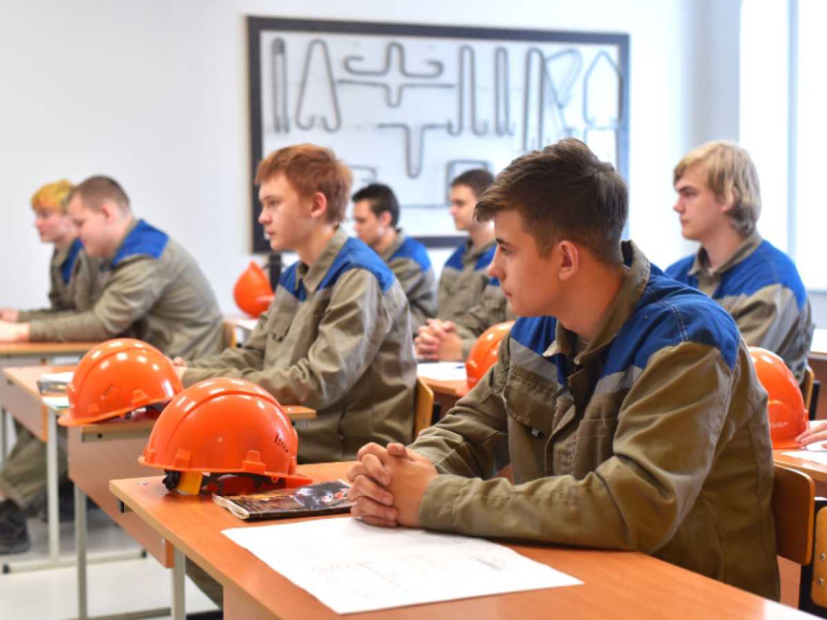 Уже сейчас 47 студентов Новгородского строительного колледжа проходят обучение на базе предприятия.