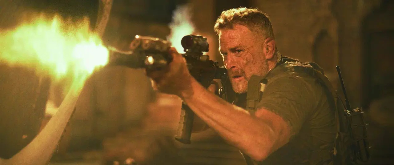 Кадр из фильма «Хищник: Миссия «Осирис», реж. Уильям Кауфман, Roosevelt Film Lab, Denton Film., Appalachian Film