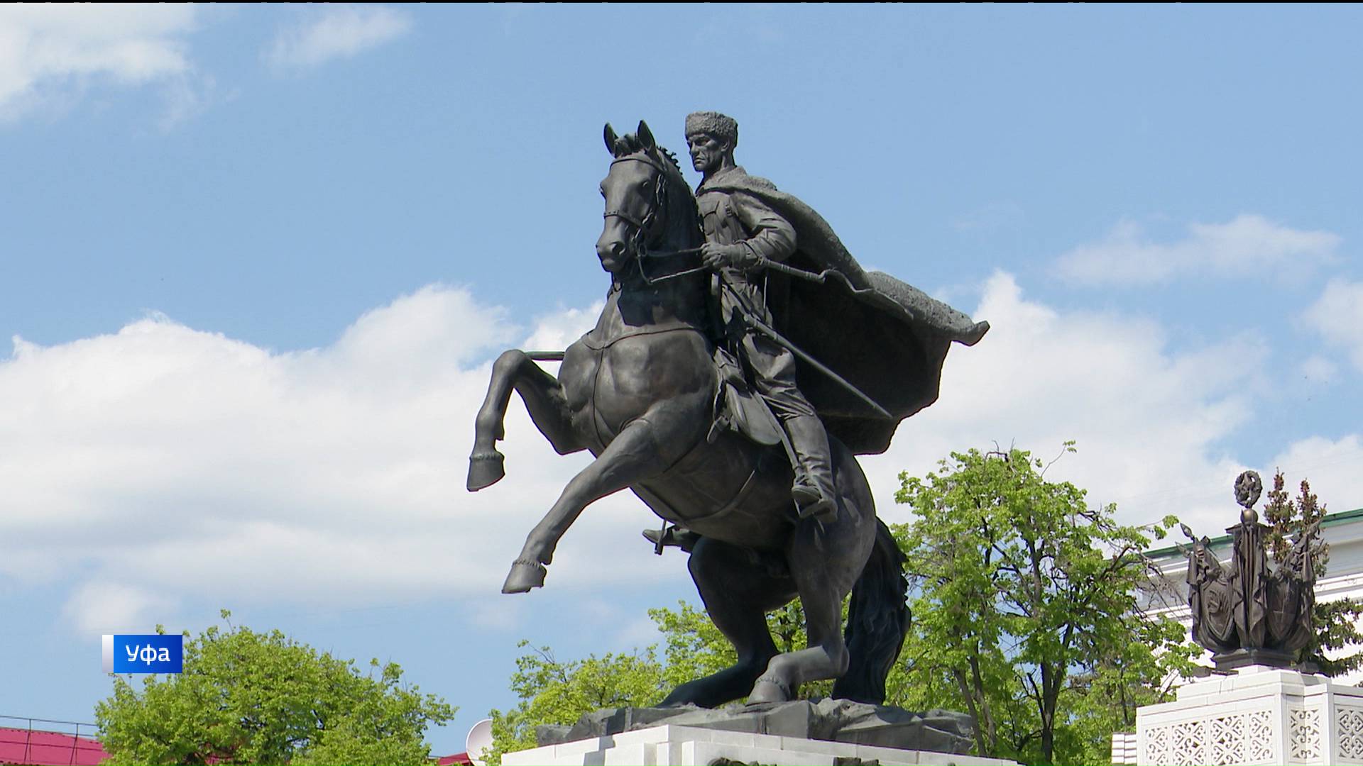 Минигали шаймуратов памятник. Памятник генералу шаймуратову. Минигали мингажевич шаймуратов памятник. Минигали шаймуратов памятник. Памятник минигали шаймуратову.