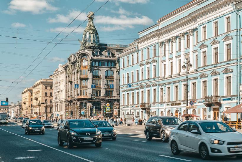 Невский проспект в Центральном районе Санкт-Петербурга