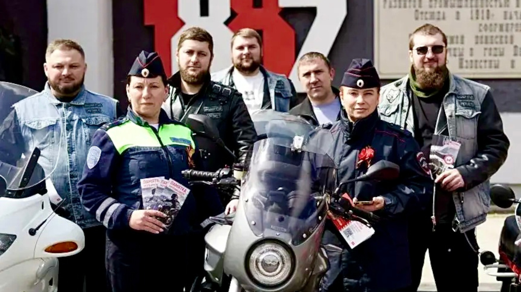 В Унече полицейские открыли мотосезон вместе с байкерами «Вольной стаи»