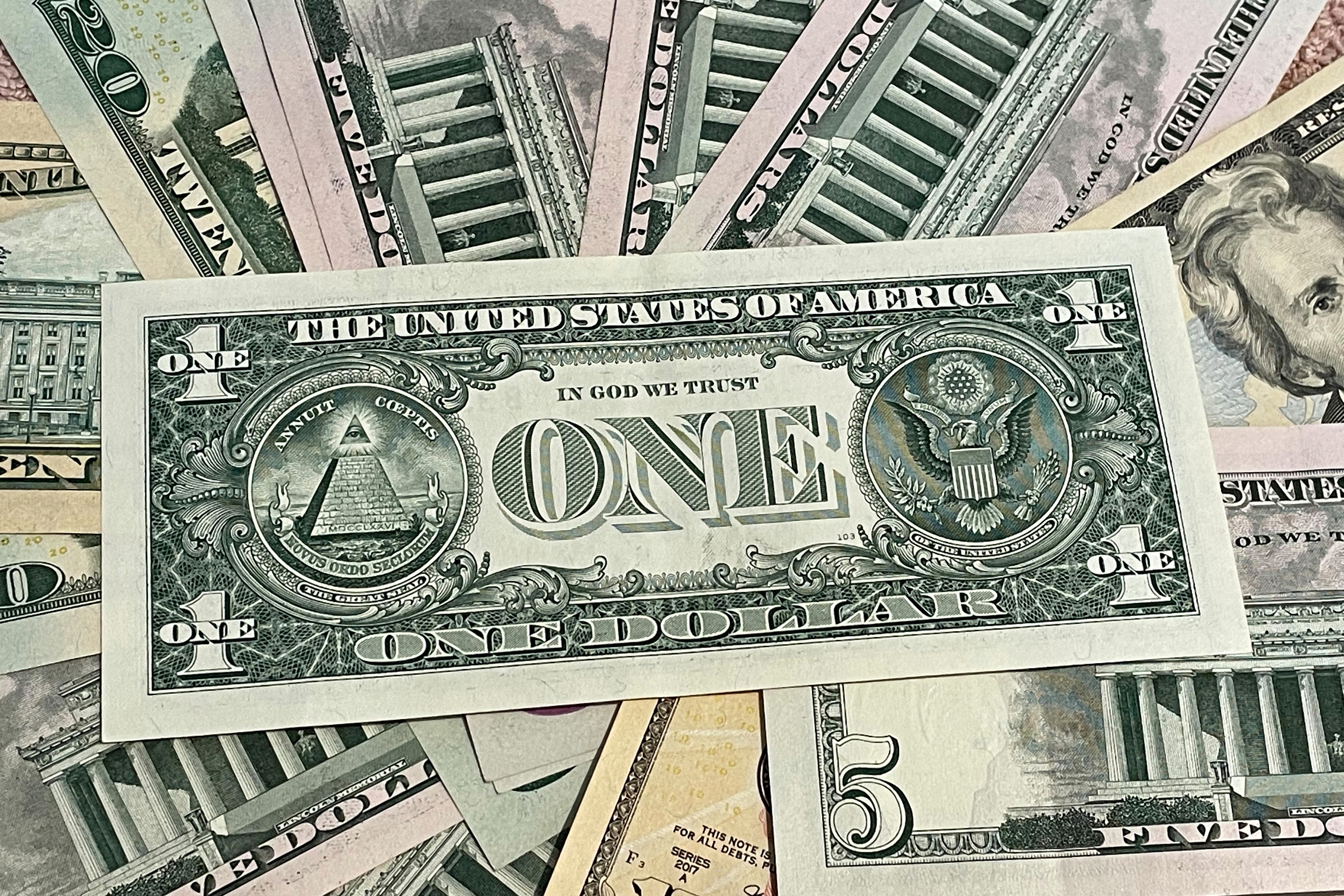 Доллар на 22.02 2024. Доллар фото. Американский доллар. Фото доллара США. Доллар и евро.