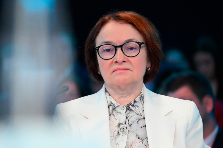  Эльвиру Набиуллину эксперты чуть ли не ежегодно отправляют в отставку, но она по-прежнему на своем месте 