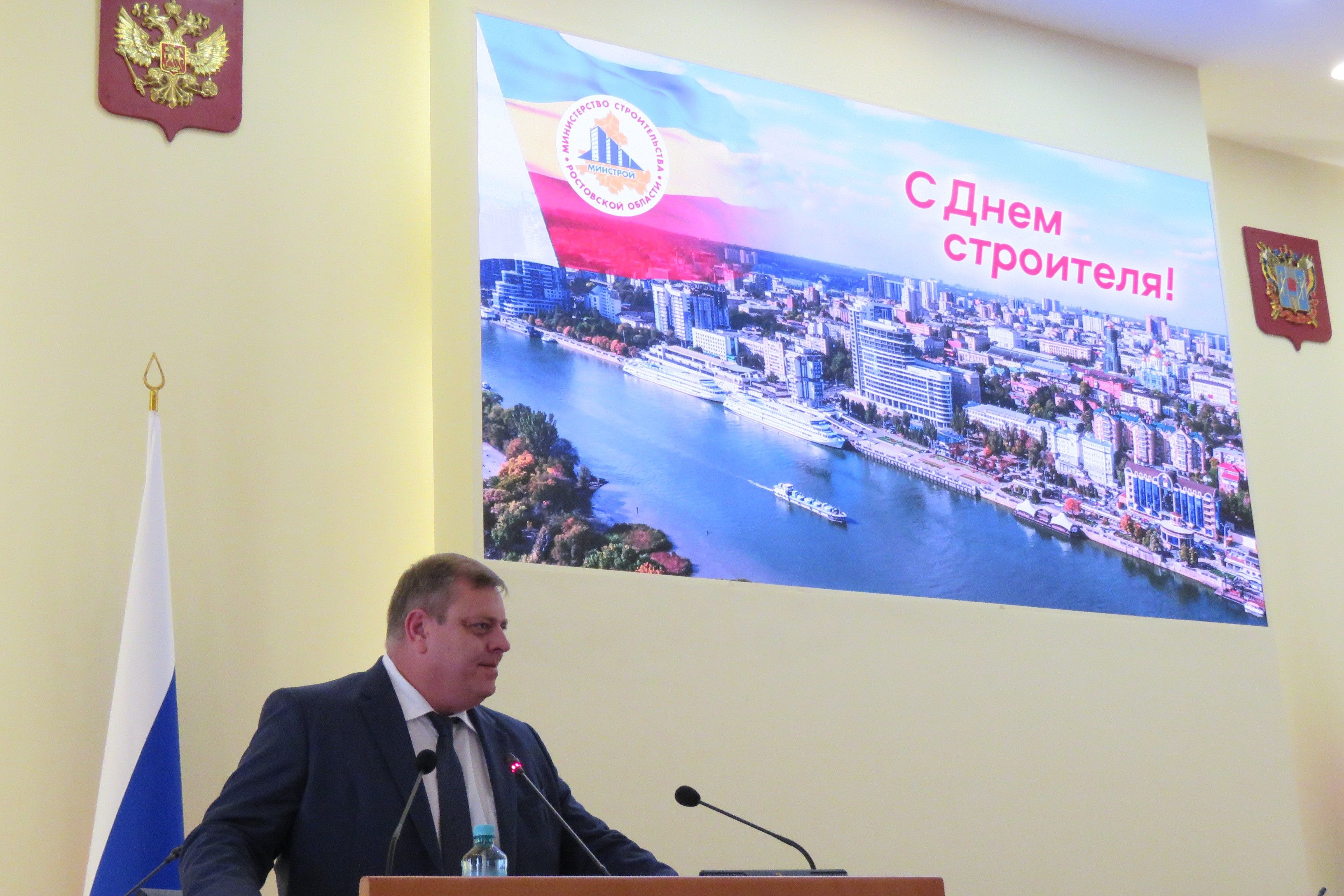 Награды лучший инженер дона. Строитель для детей. Ростковалент ростов-на-дону ген директор. Значок «лучший оператор связи». Звание «лучший работник образования дона».