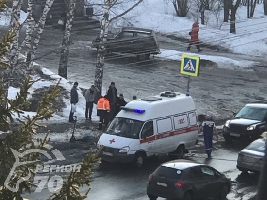 В первый день сезона поката электросамокатов, в Томске самокатчик угодил под колеса автомобиля