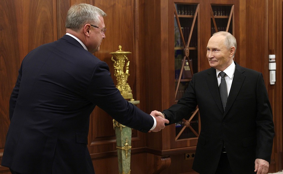 С губернатором Астраханской области, председателем комиссии Госсовета по вопросам поддержки ветеранов боевых действий – участников СВО и членов их семей Игорем Бабушкиным.