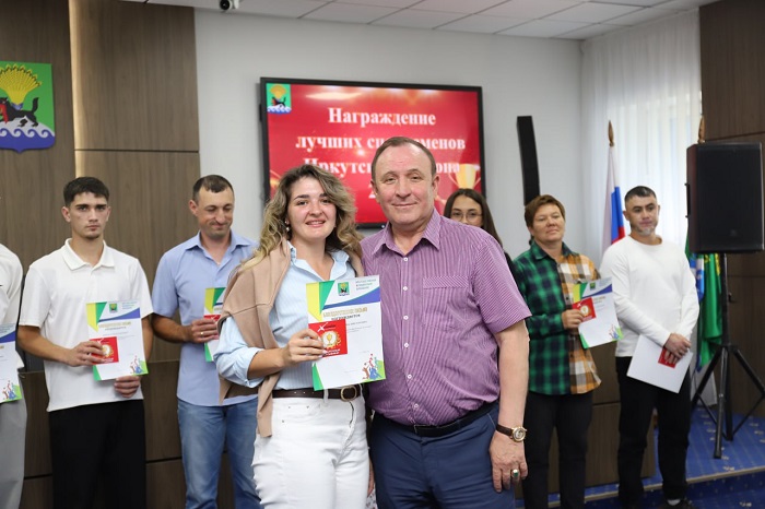 с хоккеисткой 700