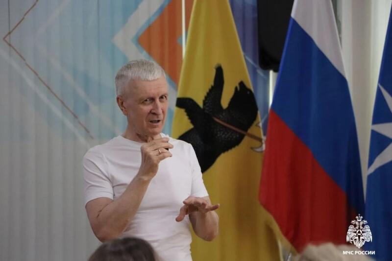 Сила в единстве: сотрудники МЧС России обсудили ключевые факторы Победы в Великой Отечественной войне и межконфессиональное согласие