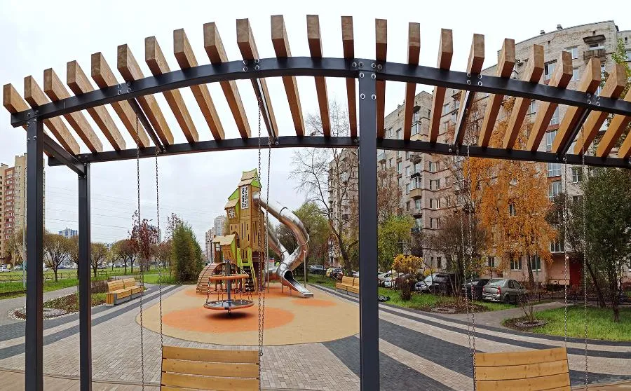 В Северной столице активно продолжается реализация программы «Петербургские дворы» | ФОТО Сергея ГРИЦКОВА