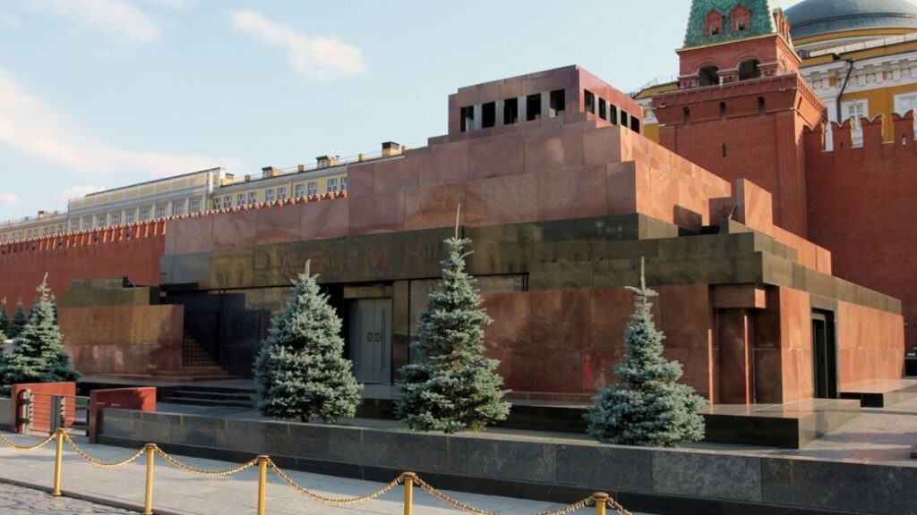 Фото ленина в мавзолей в москве внутри на красной площади