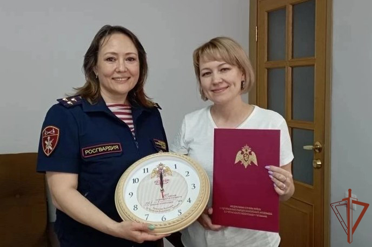 В Приволжье росгвардейцы поздравили журналистов с Днем радио