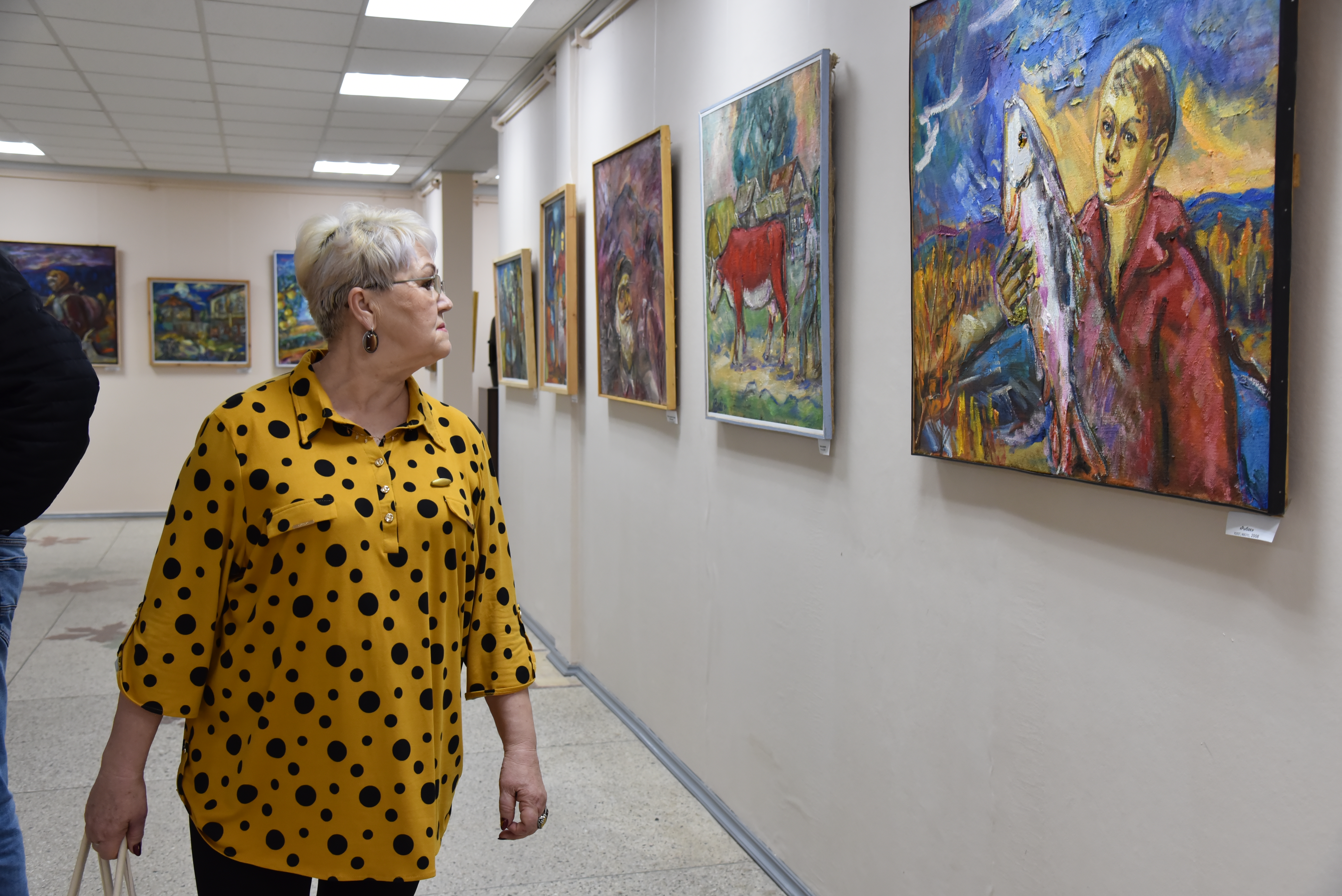 В выставочном зале открылась персональная выставка картин балаковского художника Владимира Мостового