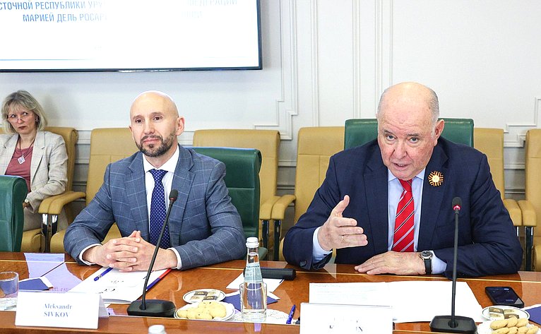 Встреча председателя Комитета Совета Федерации по международным делам Григория Карасина с Чрезвычайным и Полномочным Послом Восточной Республики Уругвай в Российской Федерации Марией Дель Росарио Портель Касановой