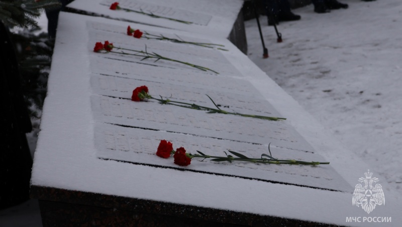 В Тюмени почтили память сотрудников МВД