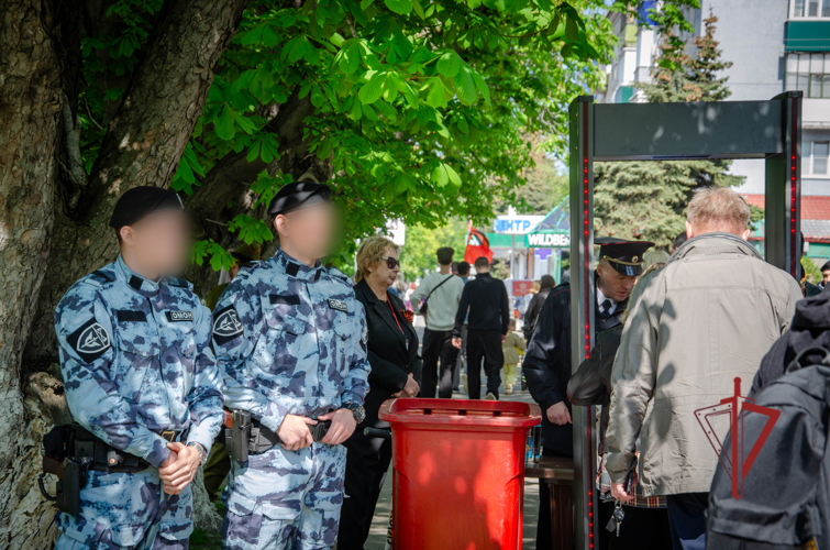 Как росгвардейцы обеспечили охрану общественного порядка в День Победы в Пензе — смотрите в нашем видео