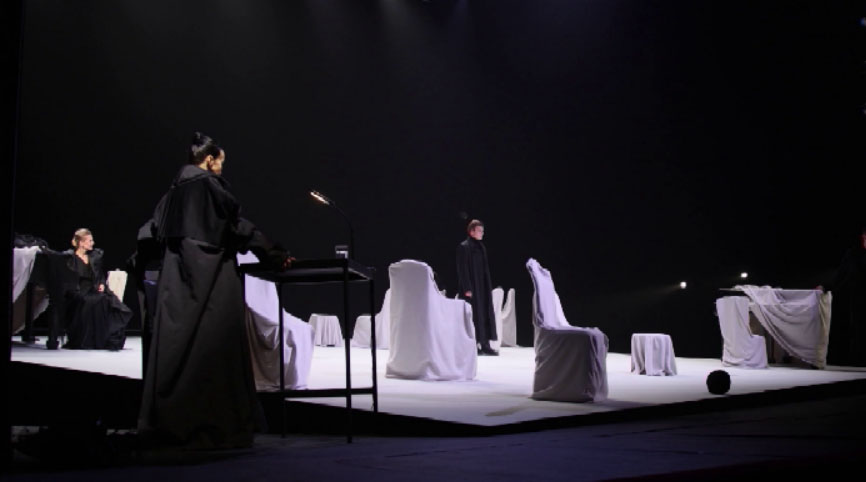 Спектакль «Каренина. Процесс» представляет московский «Театр Наций»