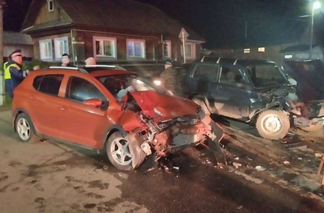 Два водителя пострадали в аварии в Омутнинске