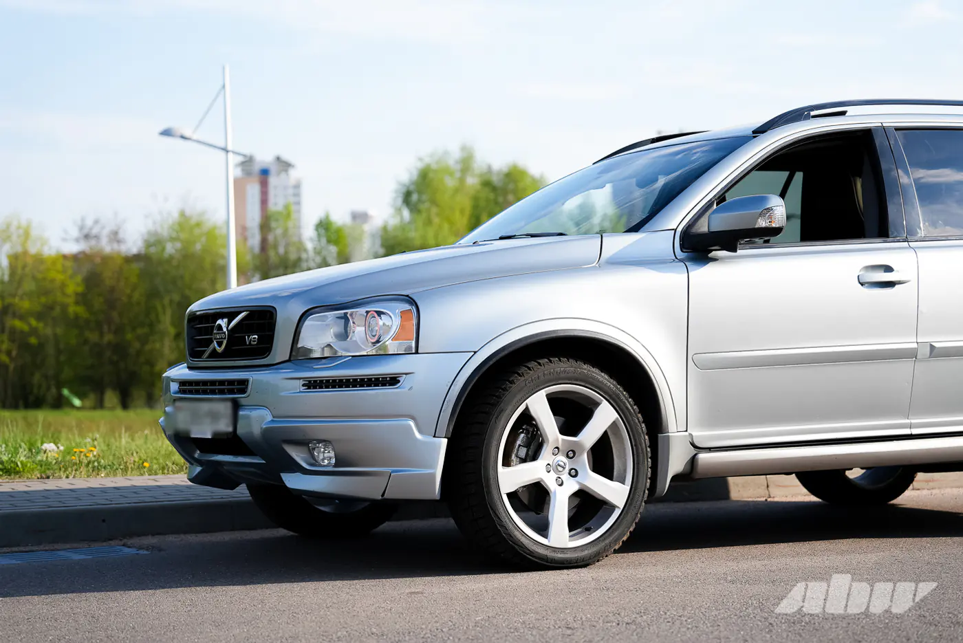«Эта машина провоцирует своей мощностью»: история редкого Volvo XC90 с мотором V8