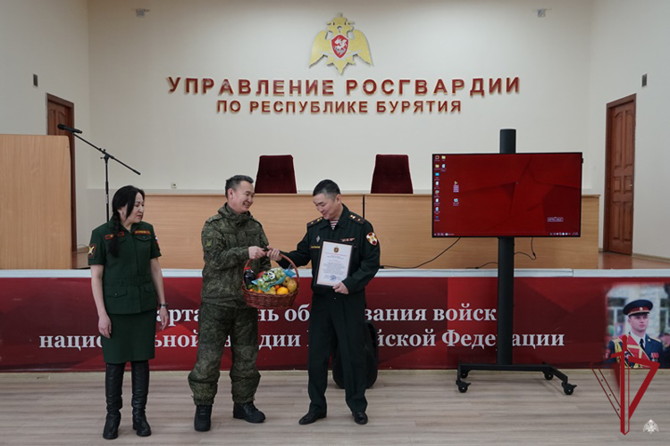 В Бурятии росгвардейца поблагодарили за выступление в госпитале