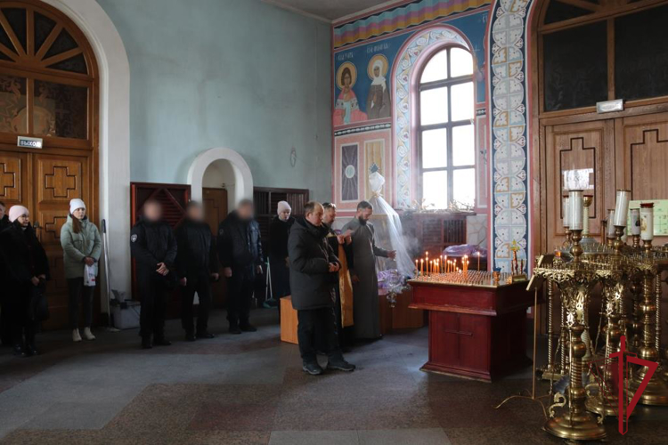 В Чите военнослужащие и сотрудники Росгвардии почтили память сотрудников органов внутренних дел, погибших при исполнении служебного долга