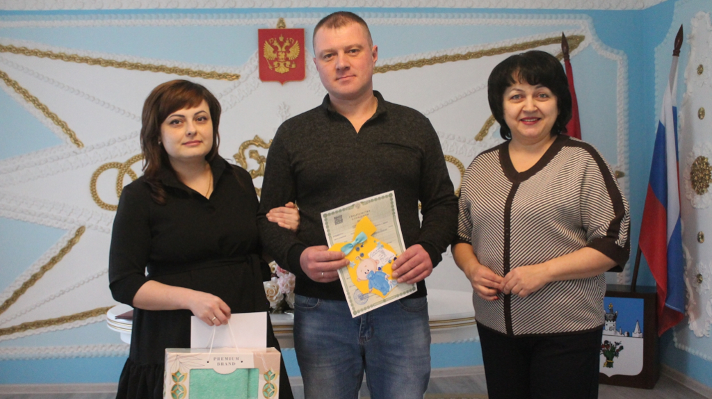 Первого малыша года Андрея зарегистрировали в ЗАГСе Карачевского района