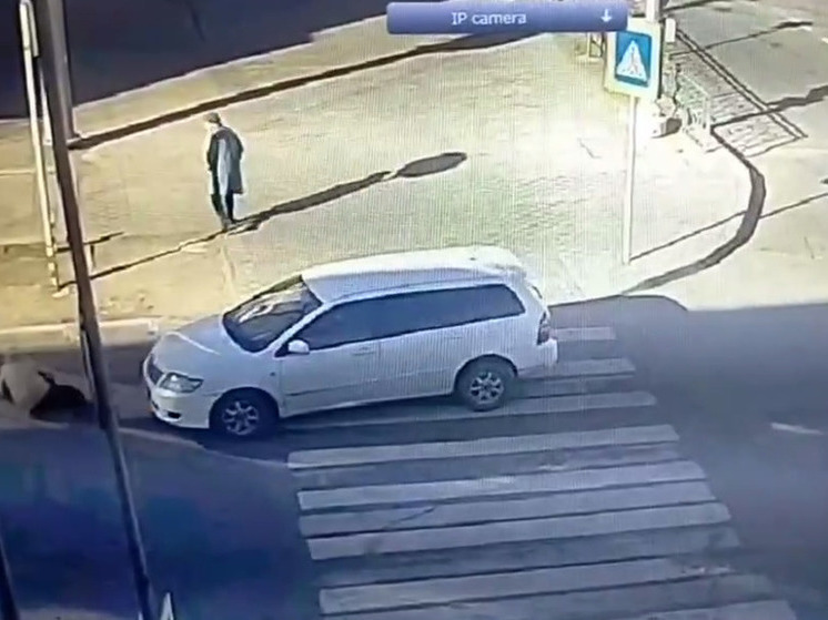 В центре Улан-Удэ пенсионер на иномарке сбил женщину на зебре