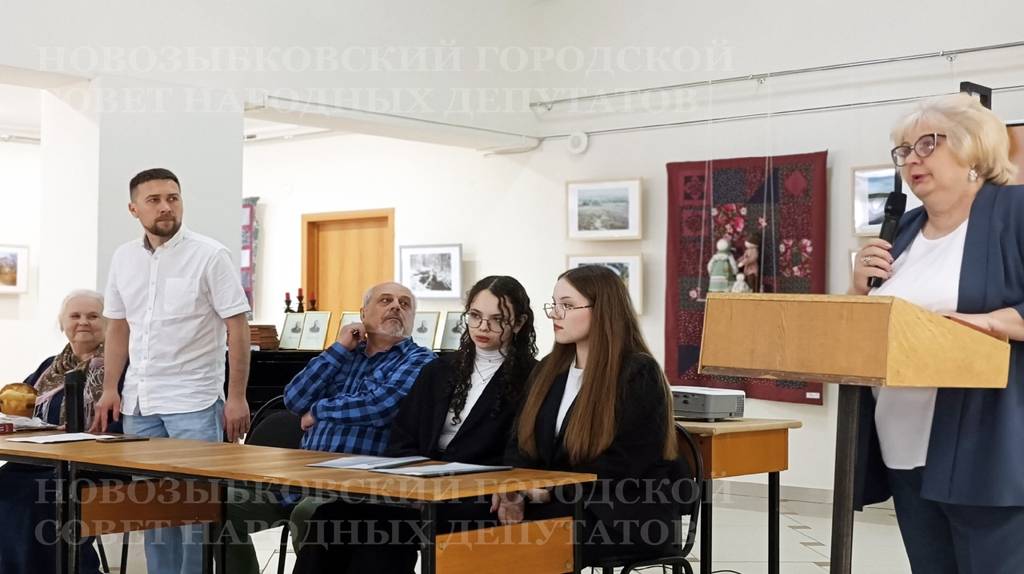 В Новозыбкове открыли мемориальную доску Николаю Нешатаеву