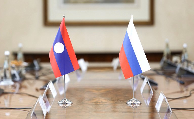 Встреча Николая Журавлева с членом Политбюро Народно-революционной партии Лаоса, Председателем Центрального комитета Лаосского фронта национального развития