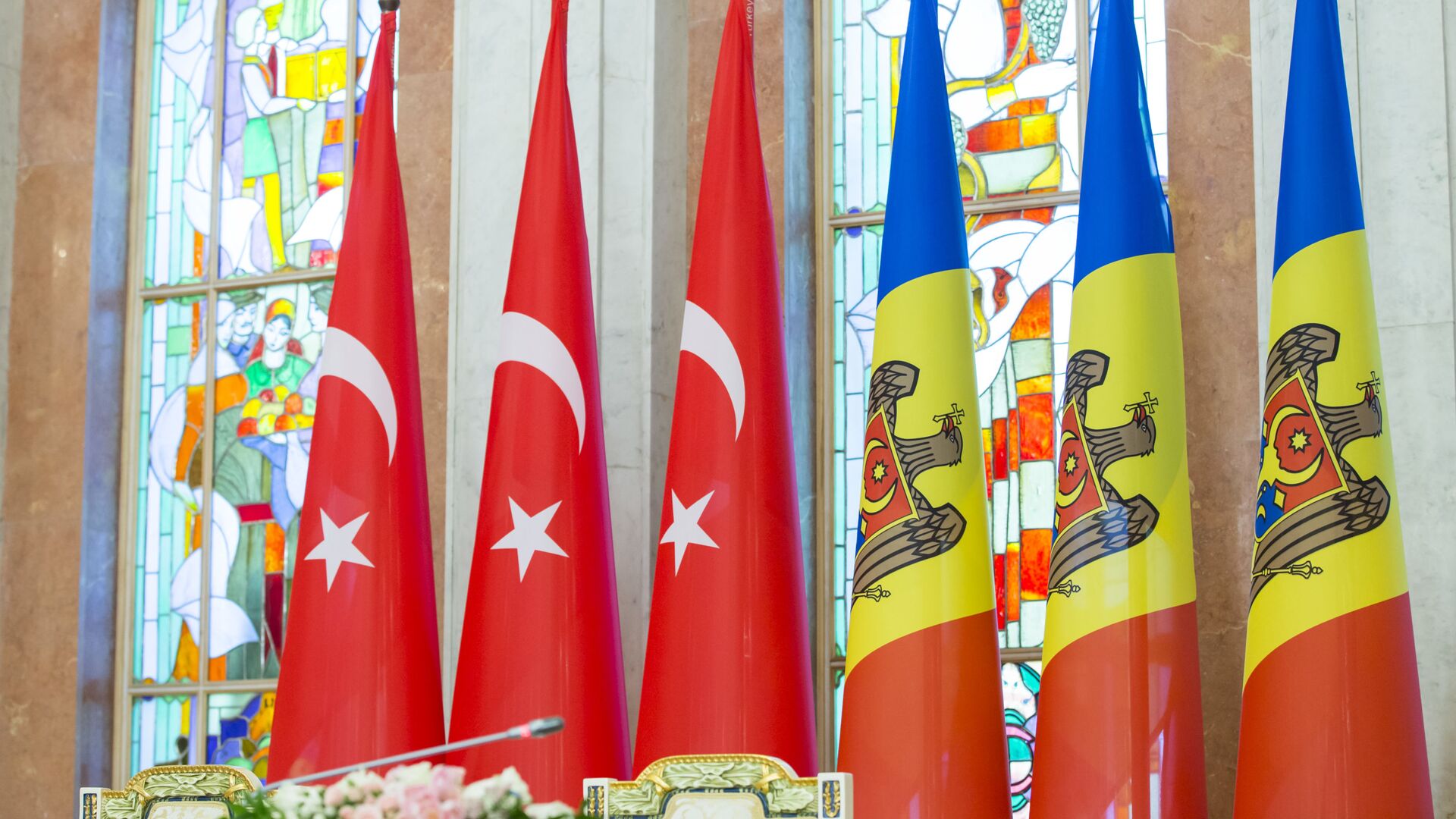 Флаги Молдовы и Турции - Sputnik Молдова, 1920, 26.02.2023