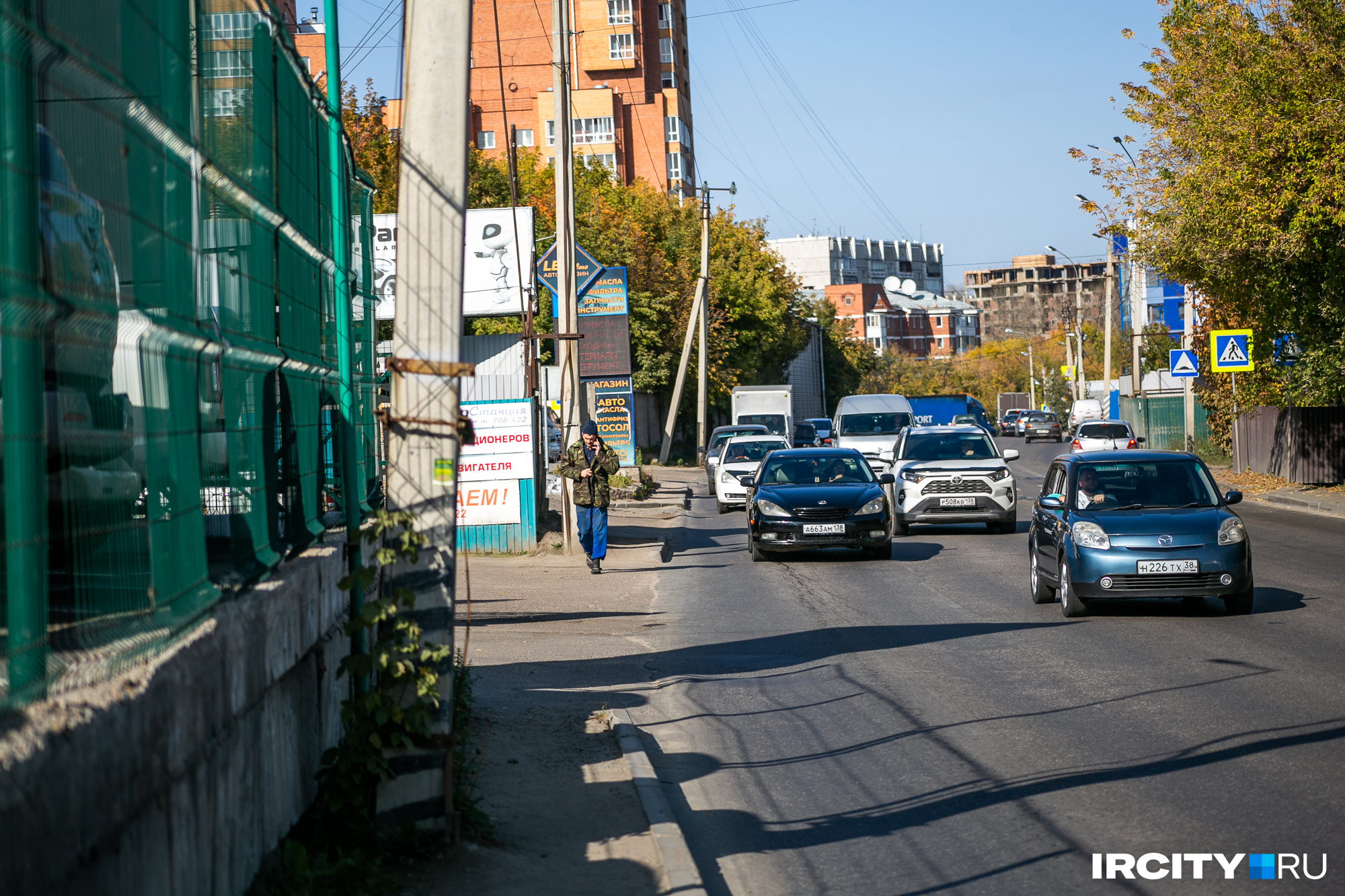 Создана для пробок. Показываем все оттенки "Непарадного Иркутска" на улице Старо