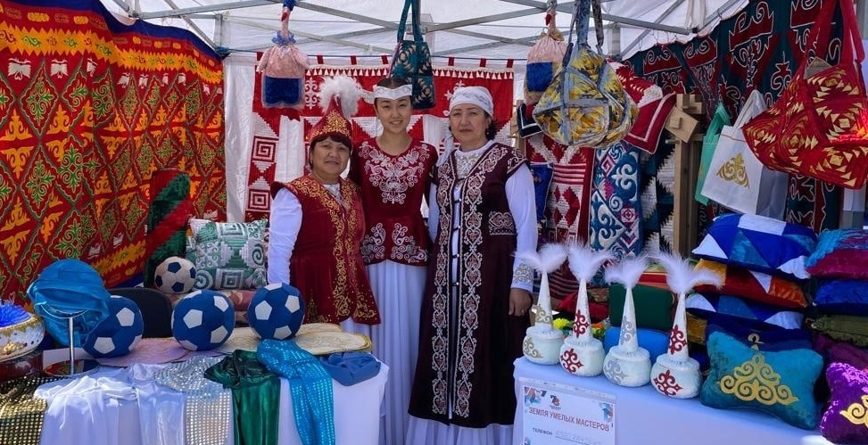 Фестиваль казахской культуры. Курпешка казахская. Ярмарка товаров Казахстан. Ивановская ярмарка в Уфе сегодня.